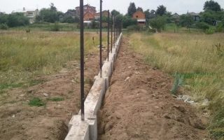 Фото процесса строительства Фундамент под забор с кирпичными столбами в Уфе