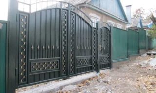 Фото процесса производства распашных ворот в Уфе